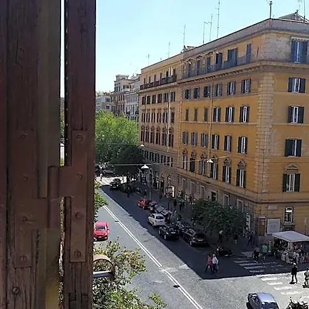 Cola Di Rienzo Bed & Breakfast 4*